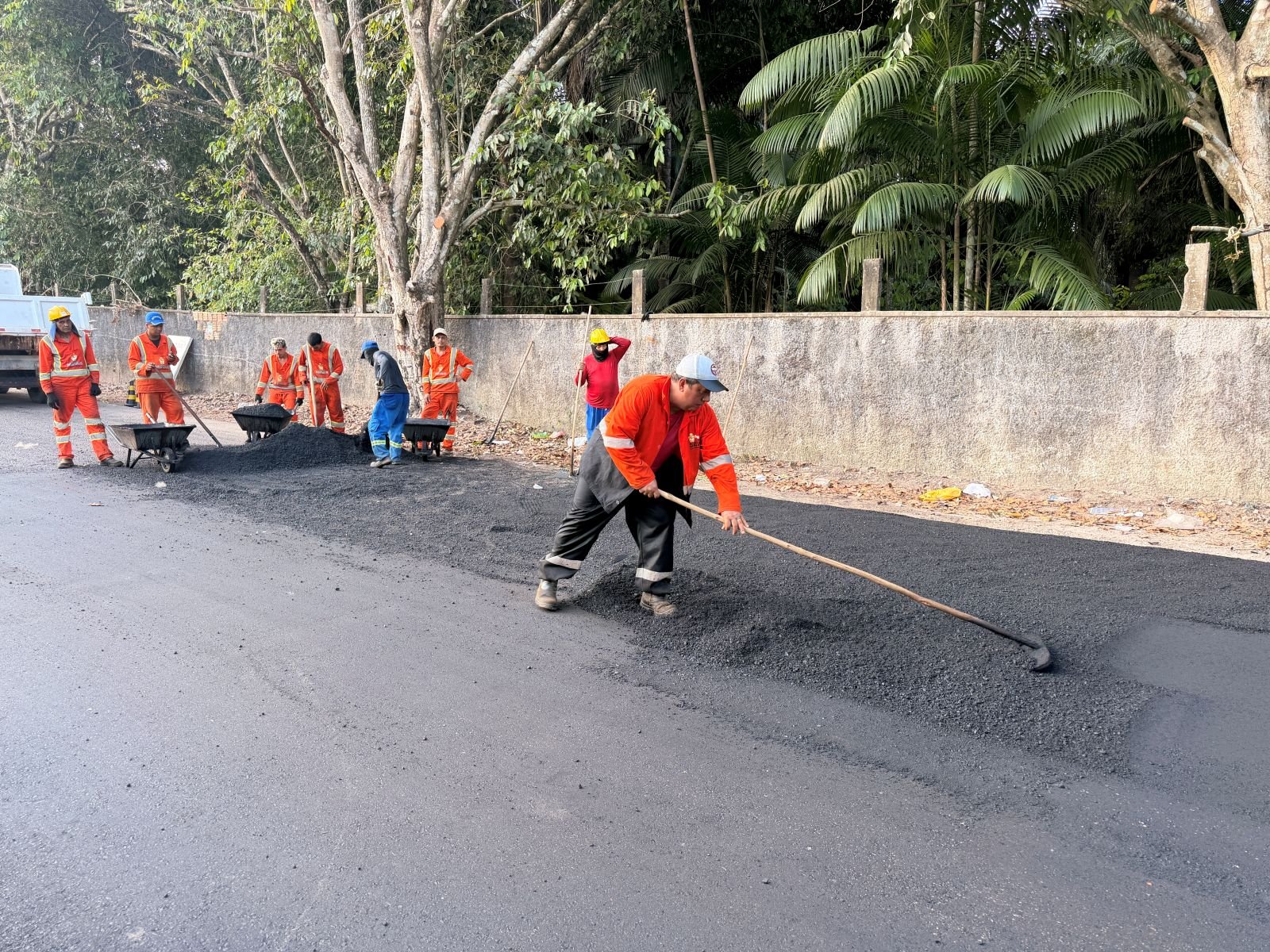 Recuperação asfáltica na rua Maracanã melhora trafegabilidade na zona Centro-Oeste de Manaus