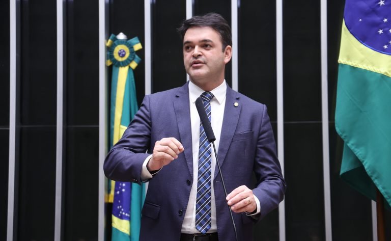 Deputado Rubens Pereira Júnior (PT-MA) fala no Plenário da Câmara dos Deputados