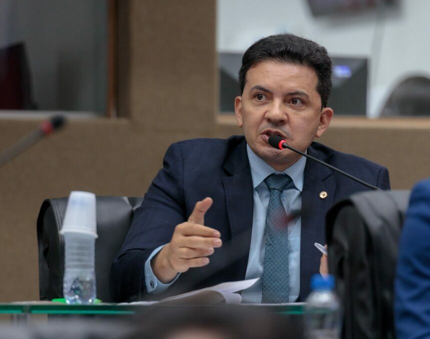 Suspensão da posse dos conselheiros tutelares de Manaus a pedido da DPE-AM é criticada pelo deputado Delegado Péricles