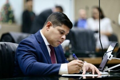 Deputado Mário César Filho celebra aprovação da Lei para Campanha sobre Doenças Autoimunes no Amazonas