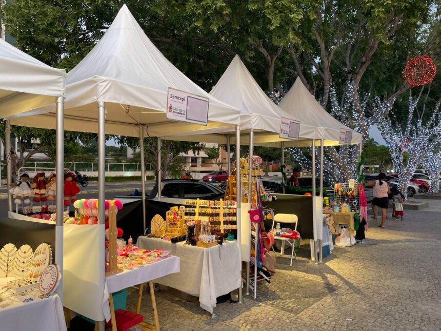 Feira de artesanato no complexo turístico Ponta Negra