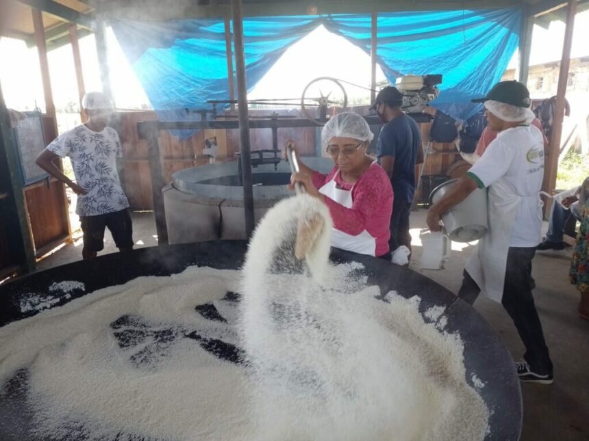 Idam leva palestra ‘Derivados da Mandioca’ a produtores rurais da Agriamigos, no Puraquequara