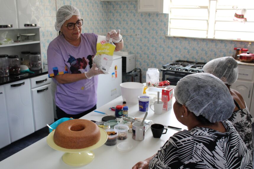 Prefeitura realiza oficina de bolos para mulheres