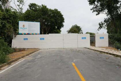 Prefeitura instala tapumes no futuro parque Encontro das Águas