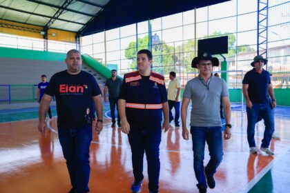 Prefeito vistoria obras do complexo poliesportivo Amadeu Teixeira
