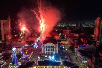 Milhares de pessoas recebem 2024 no primeiro Réveillon do Largo