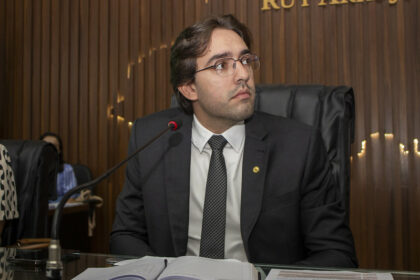 “Precisamos proteger nossas crianças”, diz Abrahim após sanção de lei que pune empresas por prática de trabalho infantil