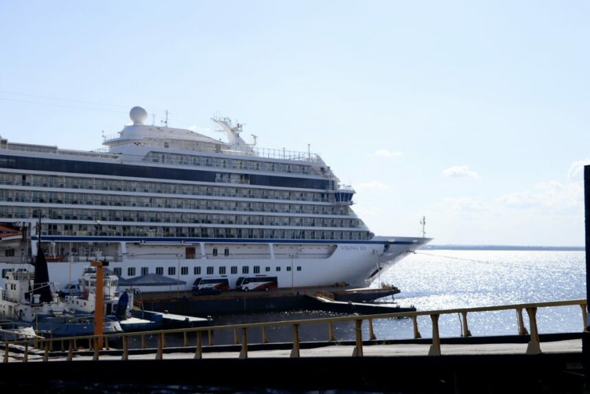 Chegada do Viking Sea abre a temporada de cruzeiros em Manaus