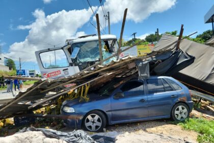 Acidentes na avenida do Turismo interrompem trânsito
