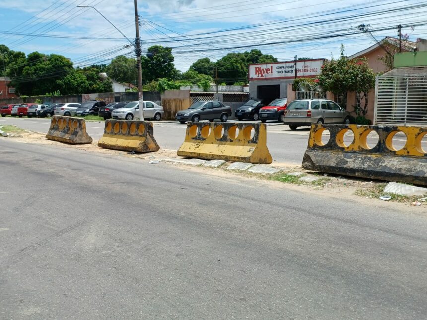 Prefeitura instala divisores de pista na avenida Silves