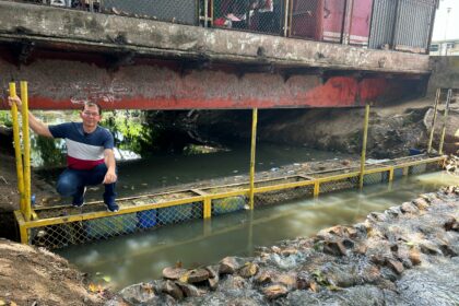 Kennedy Marques reforça importância de ecobarreira instalada em igarapé no bairro Coroado