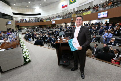Prefeito David Almeida abre trabalhos legislativos na CMM e afirma que 2024 será ano de entregas em ritmo acelerado