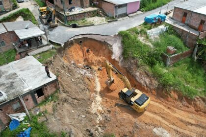 Prefeitura inicia escavação em cratera na comunidade Santa Inês