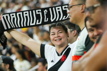 Na Arena da Amazônia, famílias expressam alegria em partida de Vasco e Audax