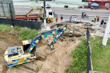 Prefeitura atua para fechar cratera na avenida Constantino Nery