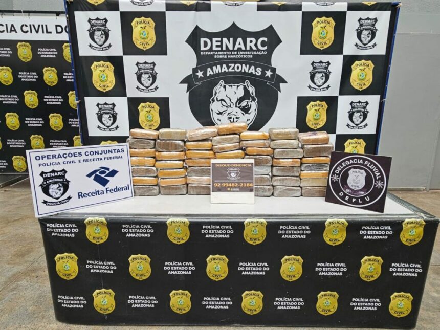 PC-AM prende homem com 50 quilos de maconha em embarcação no Rio Negro