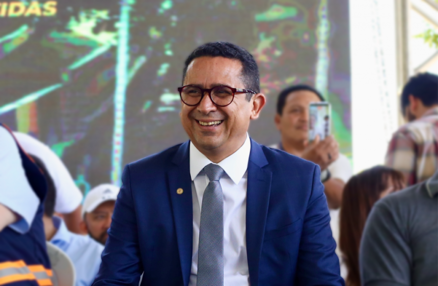 Daniel Almeida participa da cerimônia da assinatura da ordem de serviço para construção de novo viaduto em Manaus