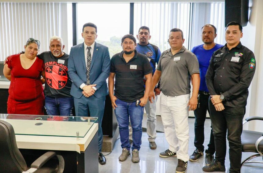 Deputado Delegado Péricles se reúne com representantes de motoristas de App para debater sobre a condução de passageiros em vulnerabilidade a autoridades