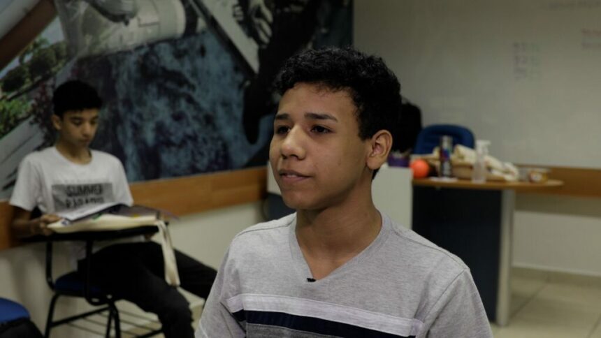 Governo do Amazonas inicia aulas do Jovem Bilíngue e amplia oferta de um segundo idioma na rede pública de ensino