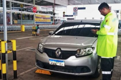 Prefeitura fiscaliza estacionamento especial em comércio