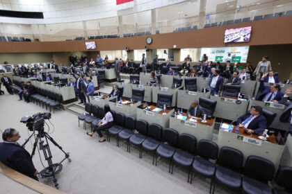 Vereadores discutem mais de 20 Projetos de Lei durante primeira Sessão Ordinária de 2024