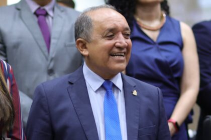 Professor Samuel ressalta compromisso com a educação na abertura dos trabalhos da CMM