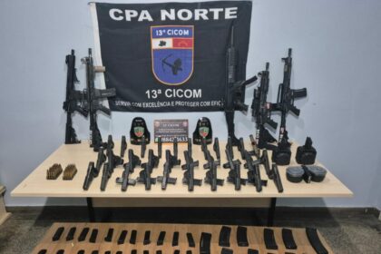 Polícia Militar do Amazonas apreende arsenal com armas de grosso calibre em residência na zona norte 
