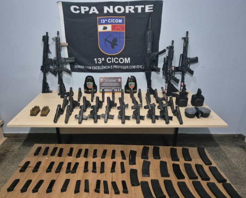 Polícia Militar do Amazonas apreende arsenal com armas de grosso calibre em residência na zona norte 