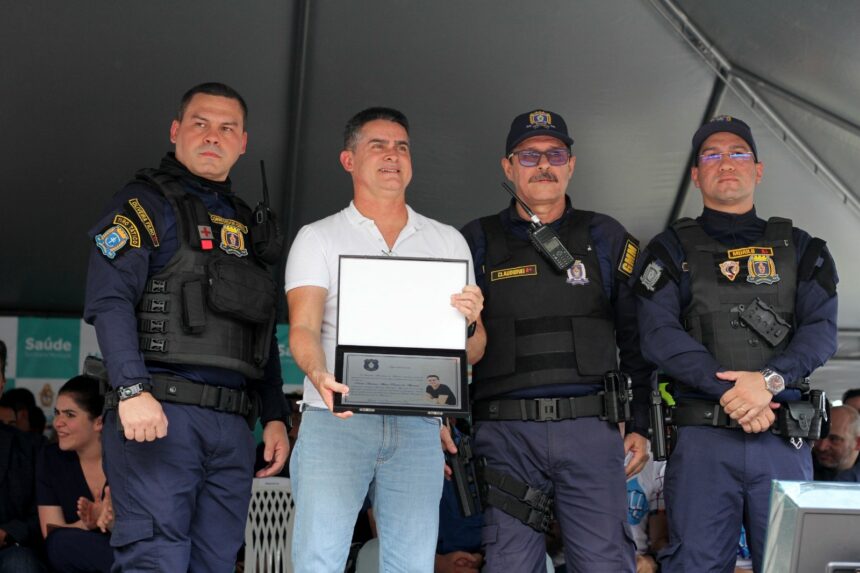 Guarda Municipal homenageia prefeito