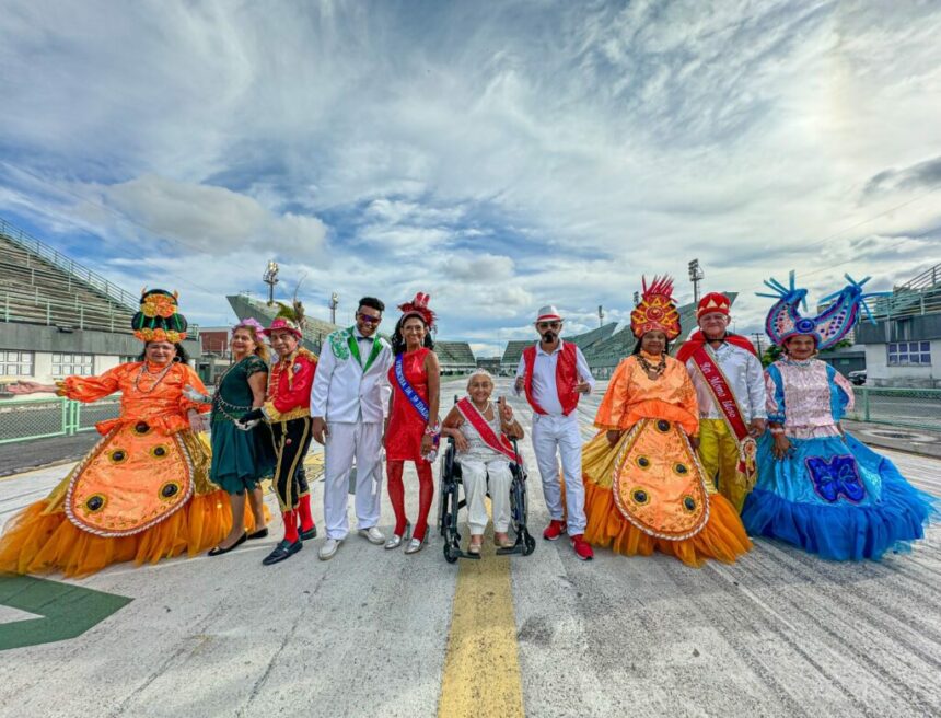 Carnaval na Floresta: Idosos de projeto da Sejusc se preparam para abrir desfiles do Grupo Especial