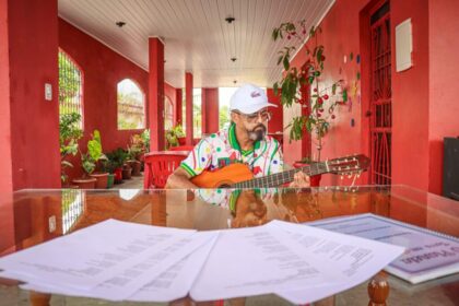 Carnaval na Floresta: pelo segundo ano consecutivo, integrante de projeto da Sejusc compõe samba para desfile de idosos