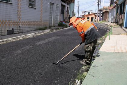 Prefeitura aplica 280 toneladas de massa asfáltica na Compensa