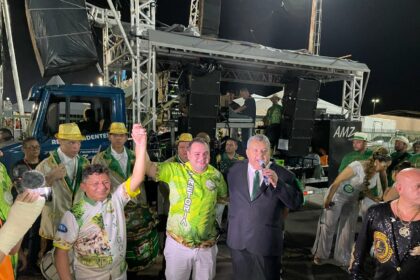 Sinésio Campos apresenta moção de parabenização à Aparecida pelo título do Carnaval