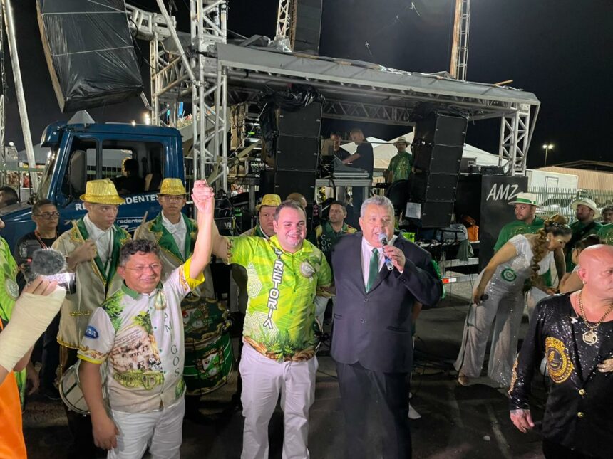 Sinésio Campos apresenta moção de parabenização à Aparecida pelo título do Carnaval