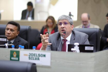 Joelson Silva subscreve PL que propõe emissão de diplomas em braille aos alunos com deficiência visual