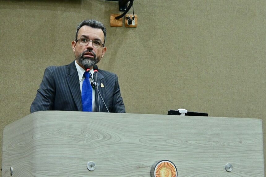 Em sessão na CMM, Peixoto homenageia associação de pais de crianças traqueostomizadas