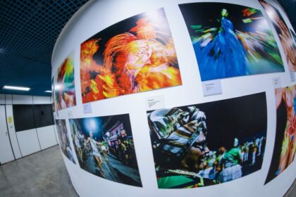 Exposição exalta a ‘Alegria à Flor da Pele’ do Carnaval nas ruas de Manaus