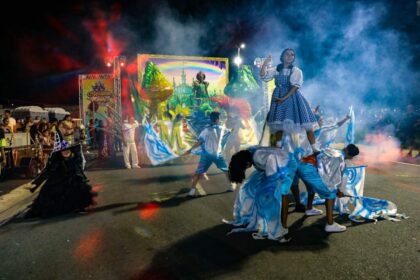 Escolas de Samba do Grupo Experimental desfilam na zona norte em busca do título de 2024