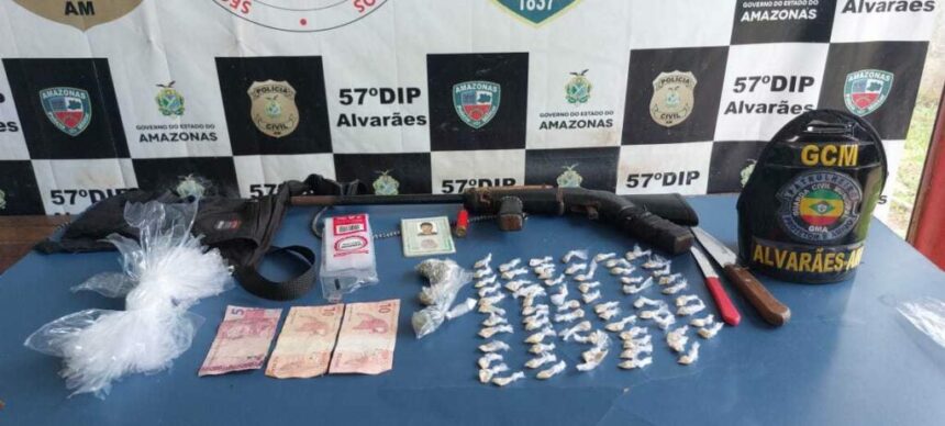 Cinco homens são presos pela Polícia Militar do Amazonas por envolvimento com o tráfico de drogas