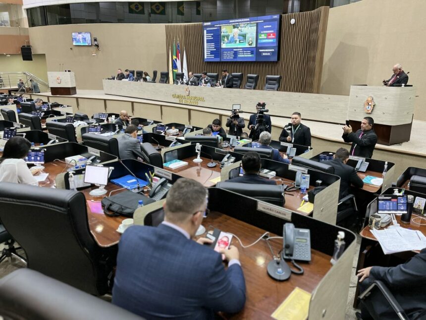 Correção salarial da Área não Específica, Semef e PGM é aprovada pela CMM