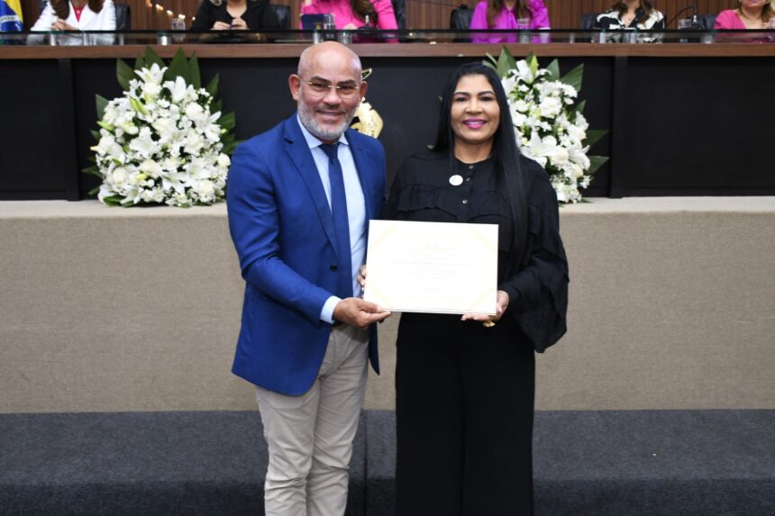 Cabo Maciel concede título de Mulher Cidadã Amazonense à vereadora Brenna Dianá em celebração ao Dia Internacional da Mulher