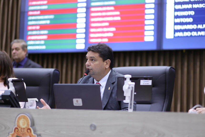 De autoria de Caio André, projeto que combate racismo em eventos esportivos avança na CMM
