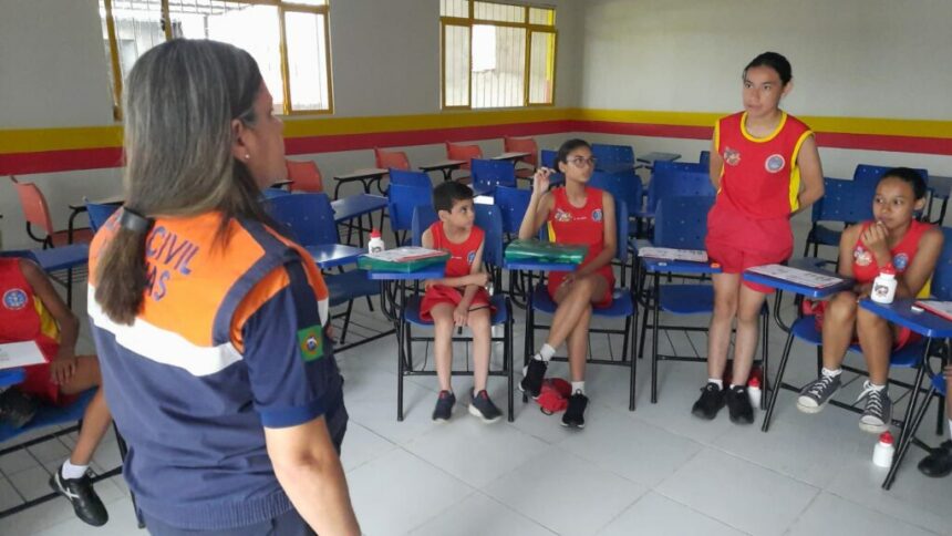 Defesa Civil do Amazonas realiza atividades de conscientização com crianças do Projeto Bombeiro Mirim