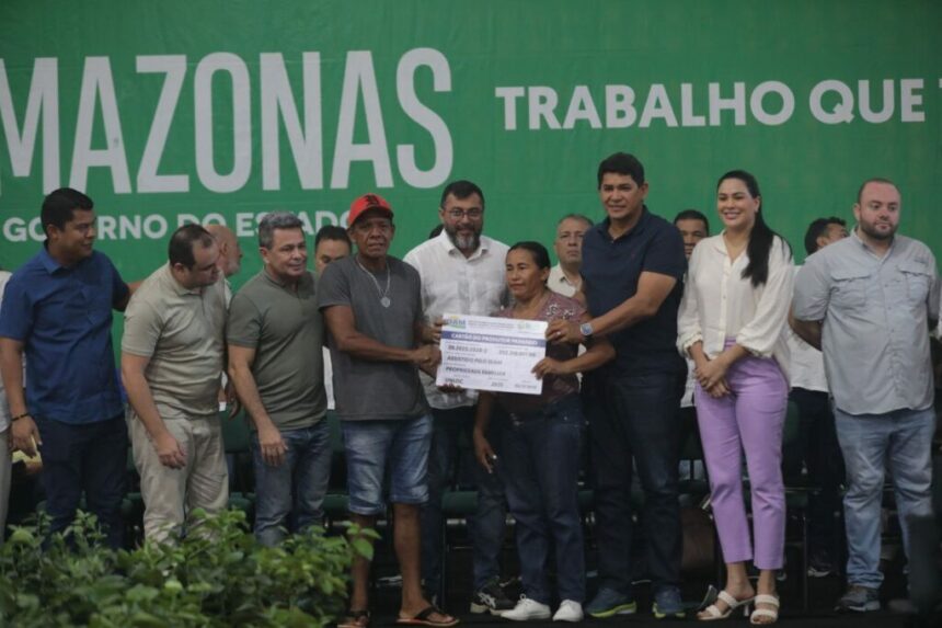 Em Parintins, Governo do Amazonas impulsiona setor primário beneficiando 530 produtores rurais