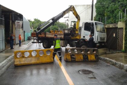 Prefeitura fecha rua para dar mais fluidez à rotatória das Letras
