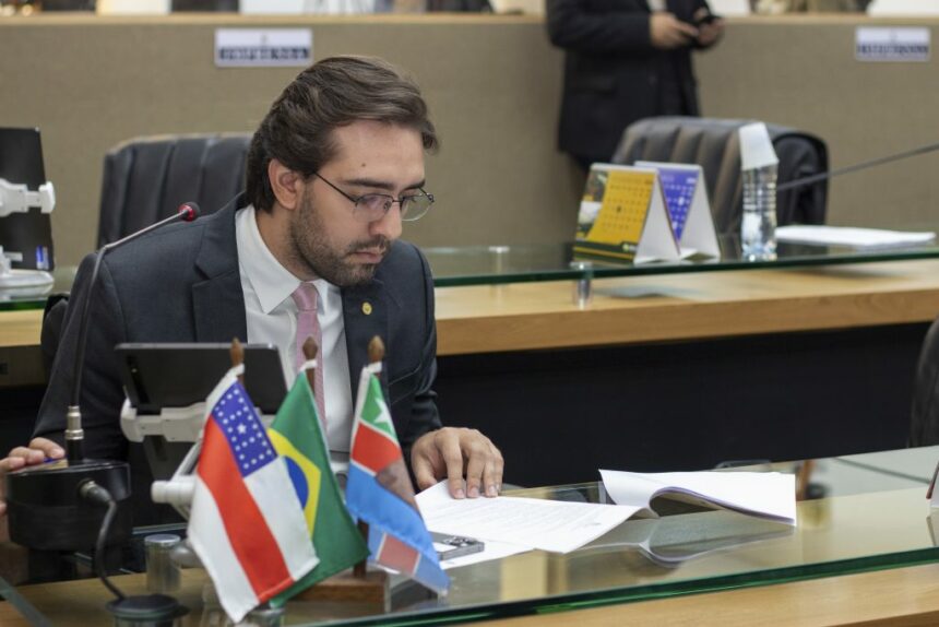 Projeto de  Lei de Thiago Abrahim que visa o envio de fatura com consumo de internet aguarda sanção do governador