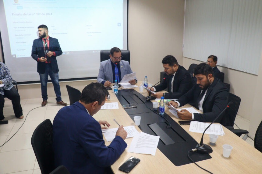 Comissão de Constituição, Justiça e Redação da CMM analisa 19 Projetos de Lei em reunião