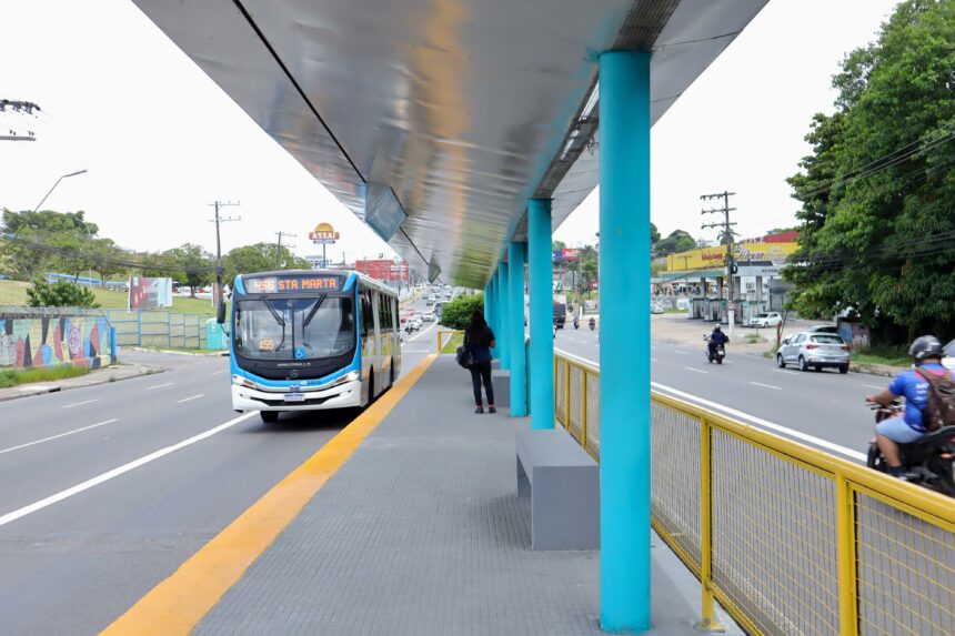 Reforma de plataformas de ônibus