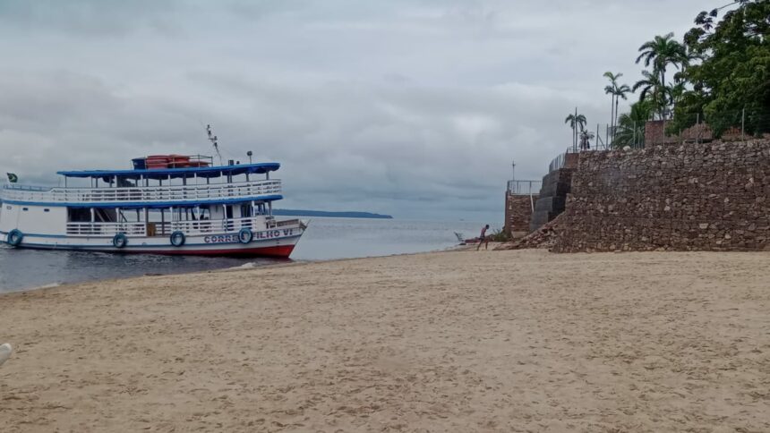 Prefeitura alerta distanciamento de embarcações na Ponta Negra