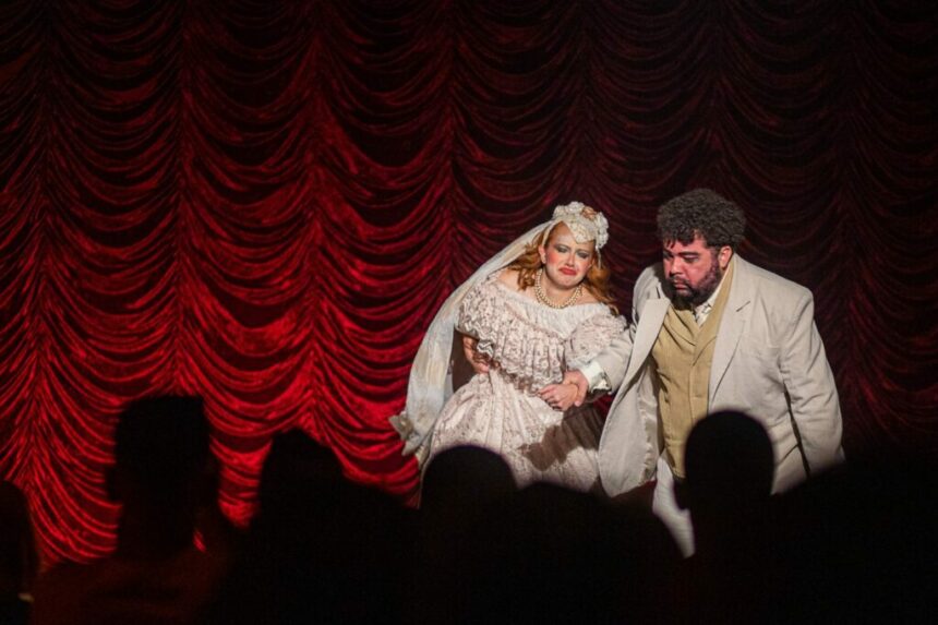 ‘Cabaré Chinelo’ tem duas sessões no Teatro Amazonas nesta sexta-feira